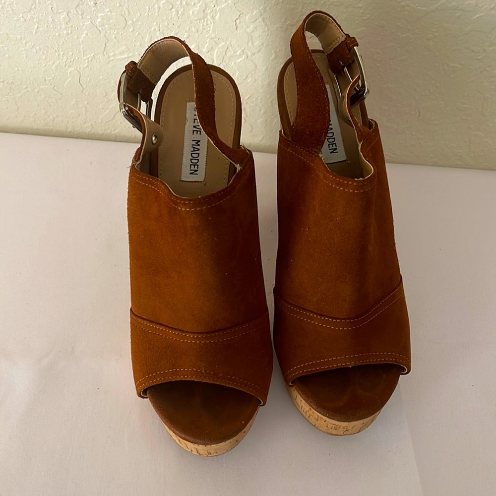 Steve Madden Brown Suede Slingback Platform Shoes.
